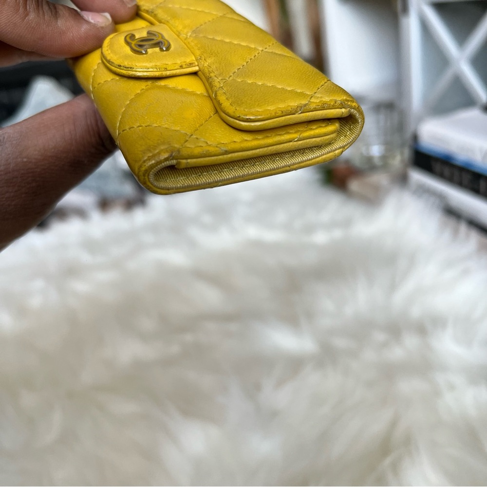 CHANEL Pre-loved Yellow Lambskin 6 Key Holder ☀️ - Picture 8 of 14